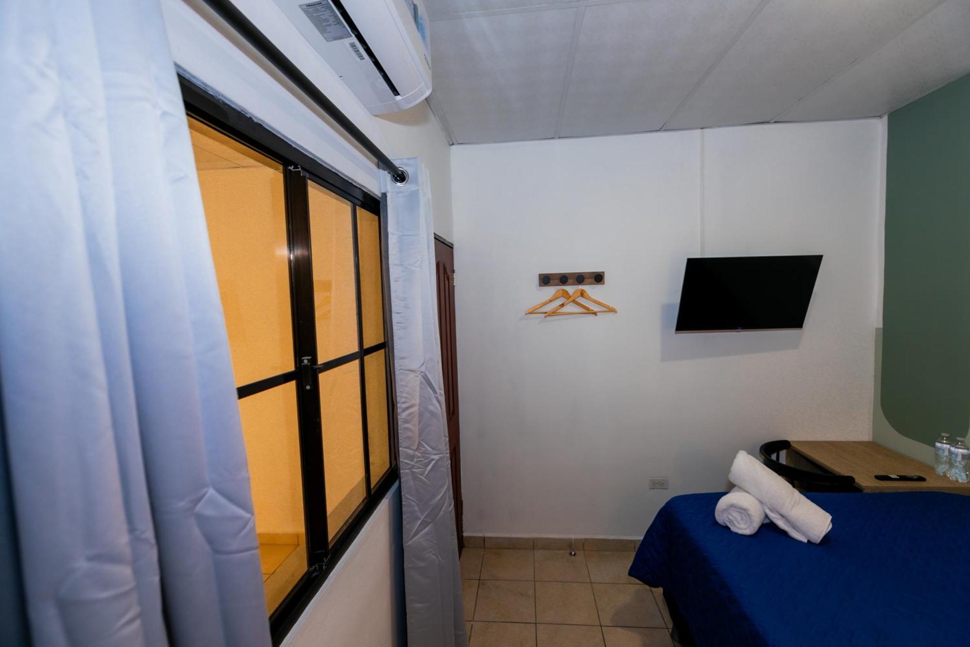 Hotel Friendly House à Santa Tecla Extérieur photo